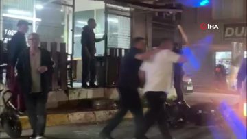 Pendik’te sokak ortasında tekmeli sopalı kavga kamerada