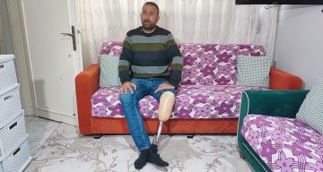 Protez bacaklı adam alacağını almak için IBAN verdi, cezaevine girip işinden oldu