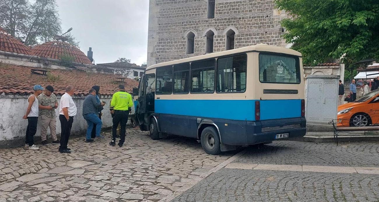 Safranbolu’da freni boşalan dolmuş tarihi çarşıda dehşet saçtı