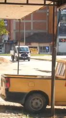 Seyir halindeki kamyonetin motorunu açıp arızayı tespit etmeye çalıştı