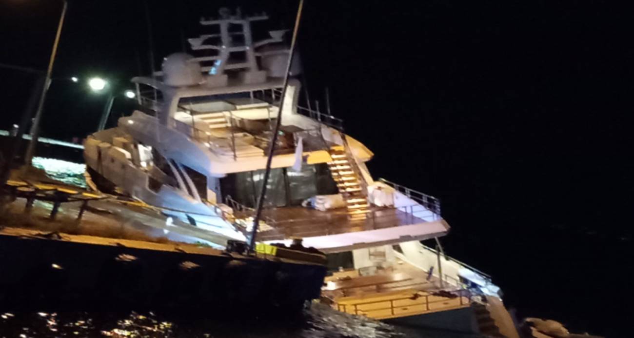 Sinop’ta lüks yat su alarak yan yattı: 6 mürettebat kurtarıldı