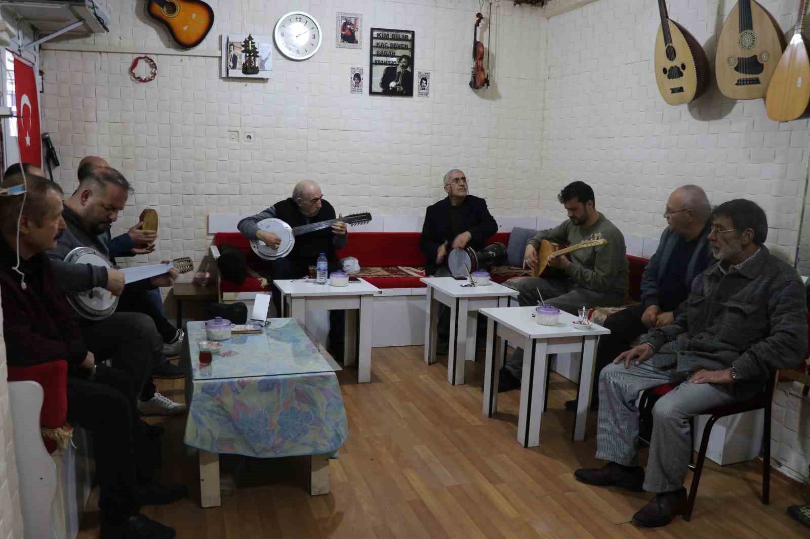 Sivas’ta farklı konsept, bu kahvehanede oyun yok, müzik var