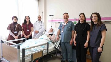 Sivas’ta hastanın göğüs duvarındaki 8 kiloluk tümör başarıyla çıkarıldı