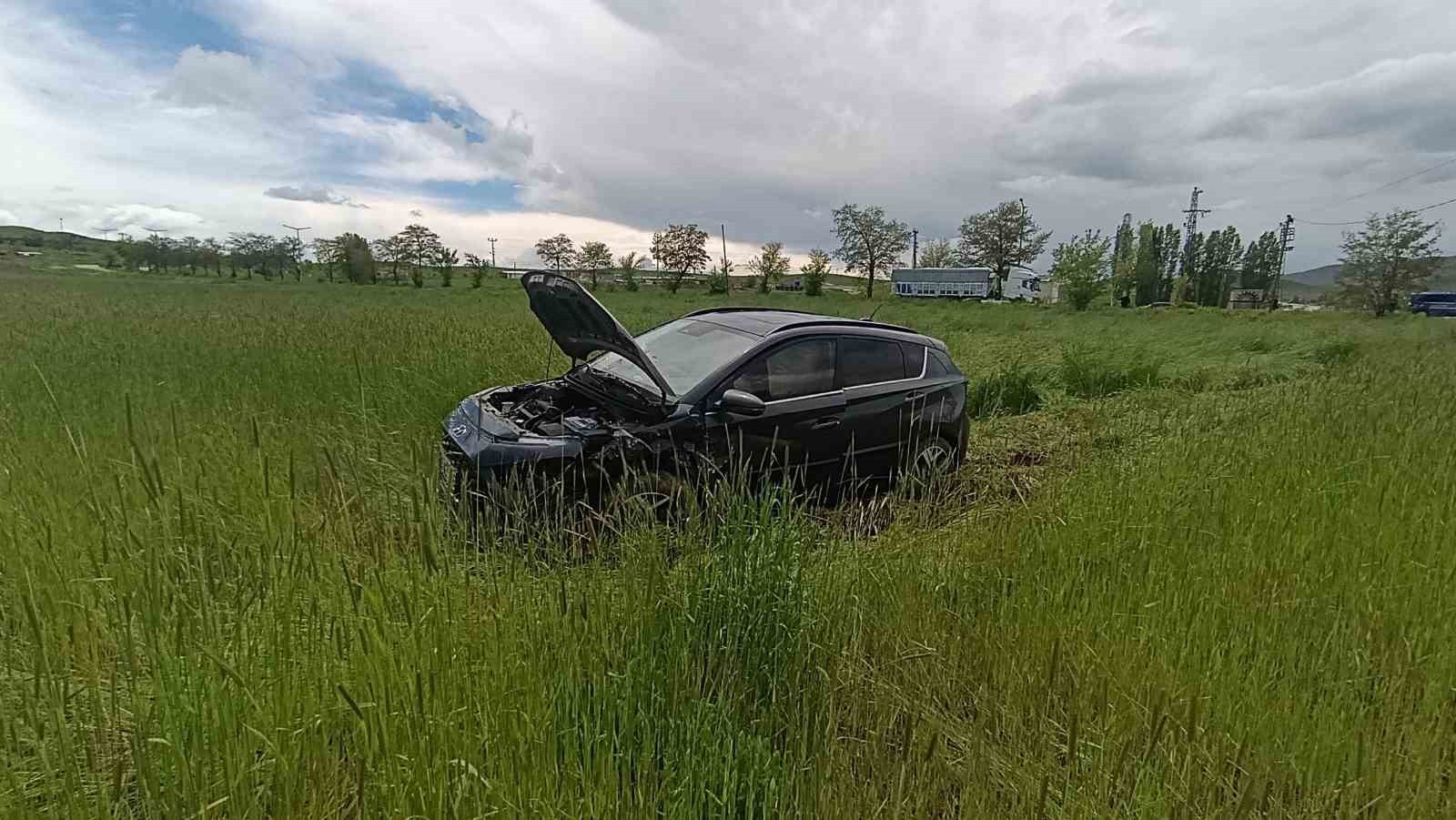 Sivas’ta trafik kazası: 1’i çocuk 3 yaralı