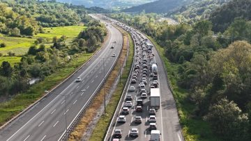 Tatilcilerin dönüş yolculuğu başladı: Bolu’da kilometrelerce araç kuyruğu