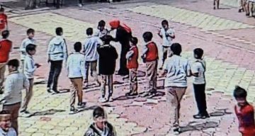 Teneffüste fenalaşan öğrenciye öğretmenden hayat kurtaran müdahale
