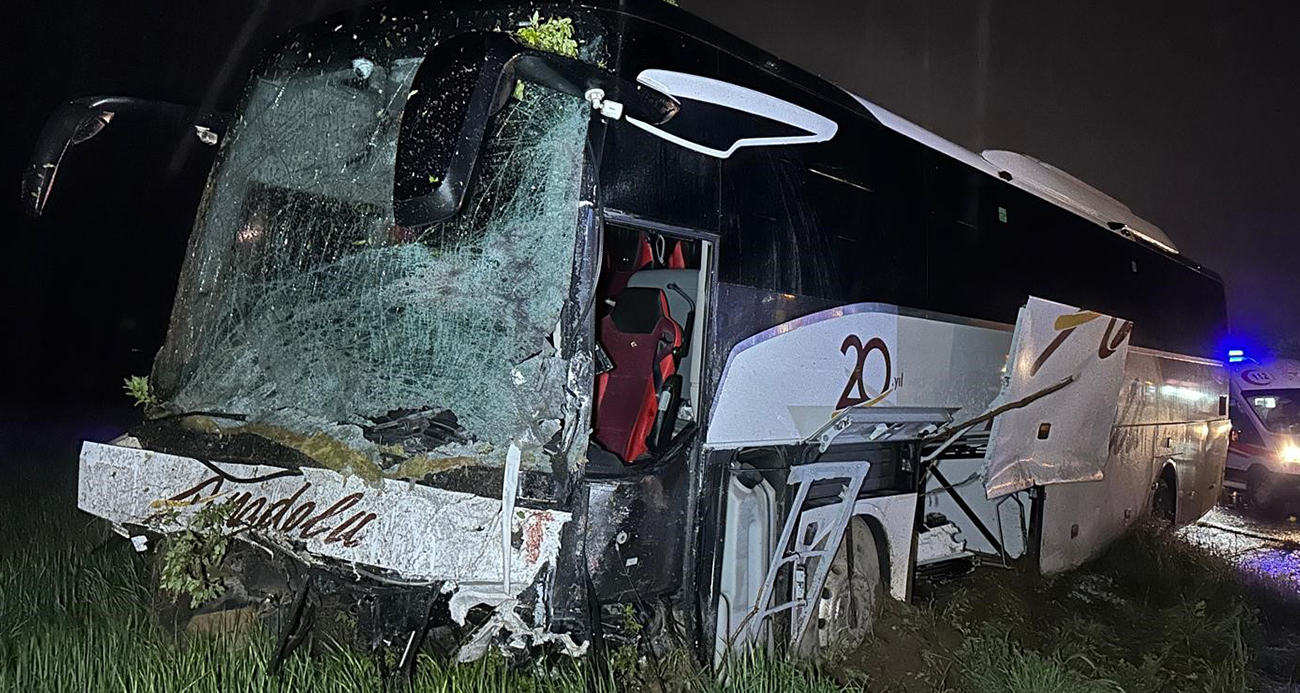 Uşak’ta 7 aracın karıştığı zincirleme kaza: 4 ölü, 34 yaralı