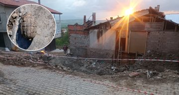 Yıkılan metruk evde oynayan çocuklar kurtuluş savaşına ait olduğu değerlendirilen el bombası buldu