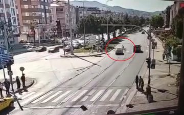 12 yaşındaki çocuğun hayatını kaybettiği feci kaza kamerada