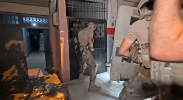 Adana’da şafak operasyonu: Özel harekat kapıları koçbaşıyla kırdı, 58 tutuklama