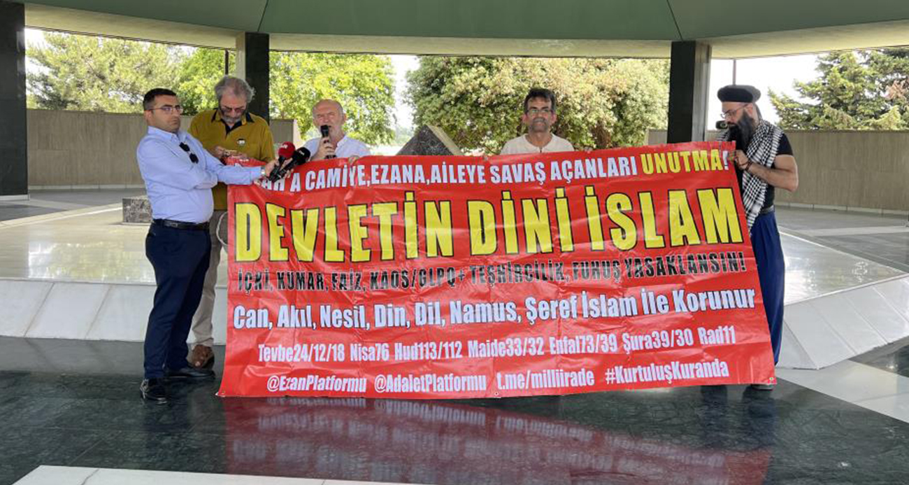 Adnan Menderes ezanın aslına çevrilmesinin 76. yıl dönümünde kabri başında anıldı