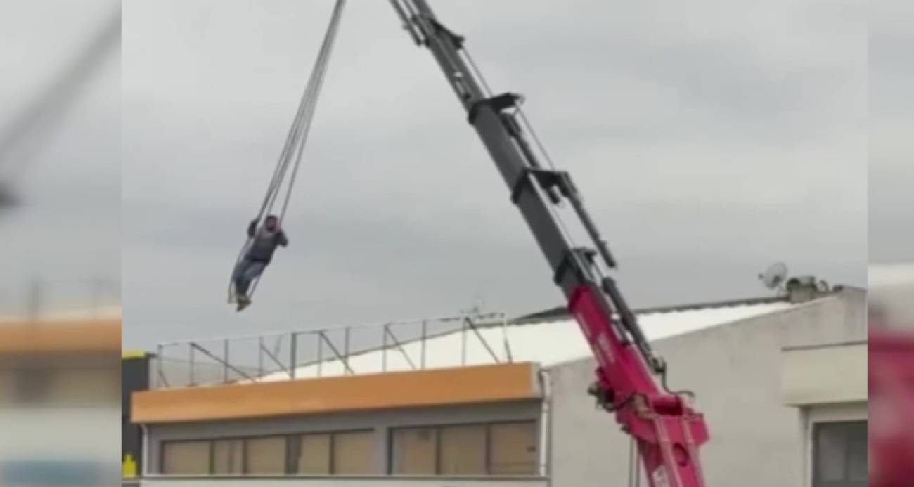 Ankara’da bir kişi vinçte sallandı: O anlar kameraya yansıdı