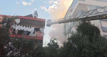 Apartmanda çıkan yangında can pazarı yaşandı