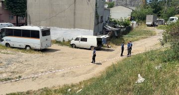Bağcılar’da mahalledeki kokuyu kanalizasyon zannettiler ceset çıktı