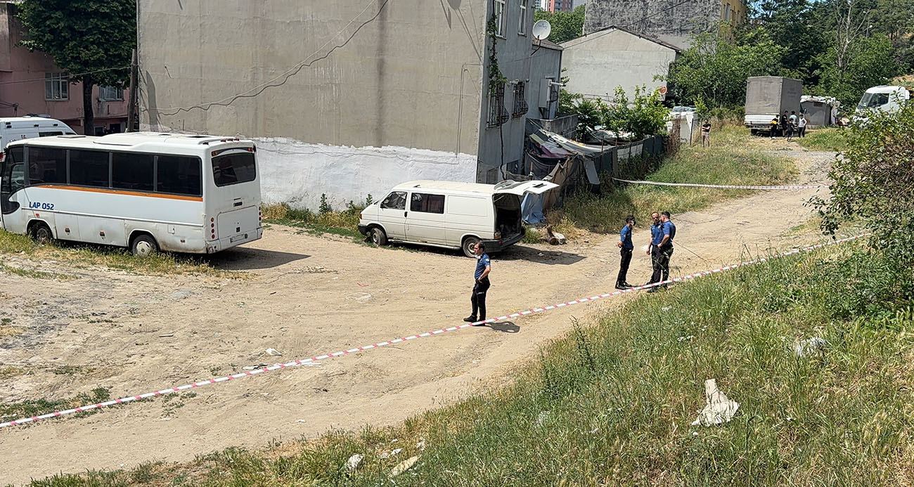 Bağcılar’da mahalledeki kokuyu kanalizasyon zannettiler ceset çıktı
