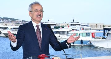 Bakan Uraloğlu: “Son 14 yılın en yüksek kruvaziyer gemi ve yolcu sayısına ulaştık”
