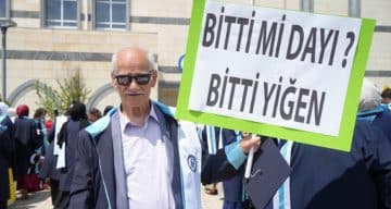 Bayburt’ta azmin hikâyesi: 71’inde başladığı üniversiteden 75 yaşında mezun oldu