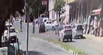 Büyükçekmece’de ehliyetsiz sürücü durağa daldı: 1 ağır yaralı