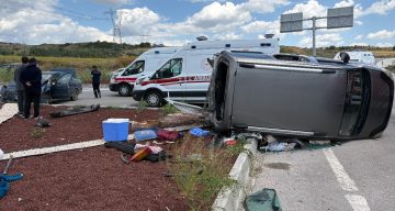 Çorum’da hafif ticari araç ile otomobil çarpıştı: 2’si ağır 5 yaralı