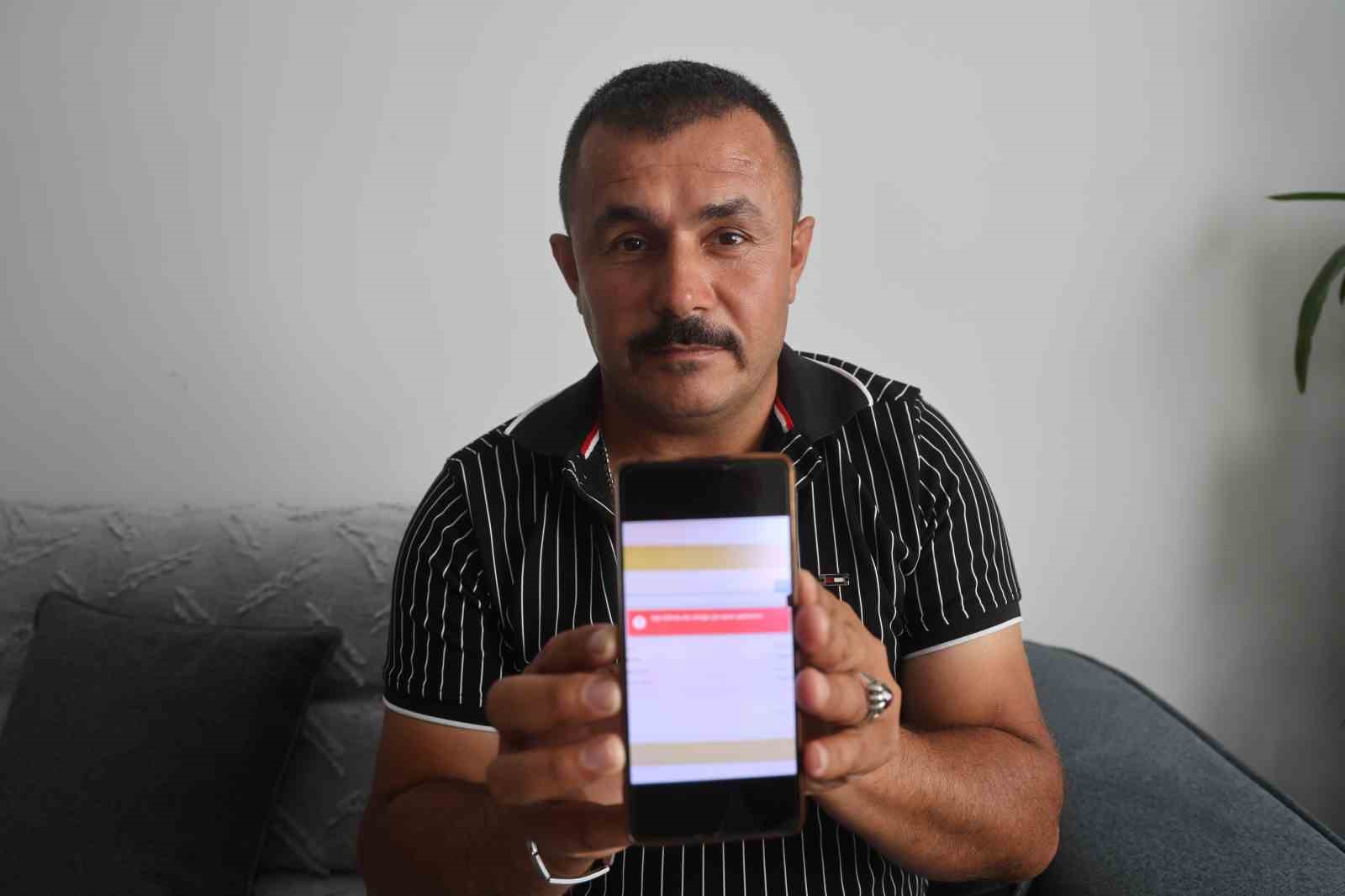 Depremde yaşadığı isim karışıklığıyla sistemde ölü olarak gözüken adam: “Trafik cezasına gelince yaşıyorum ama bazı şeylere gelince ölüyorum”