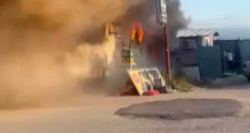 Ekmek teknesini saran alevleri söndürmeye çalışan tostçu yaralandı