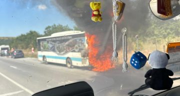 Eskişehir’de seyir halindeki belediye otobüsü yanarak kullanılamaz hale geldi