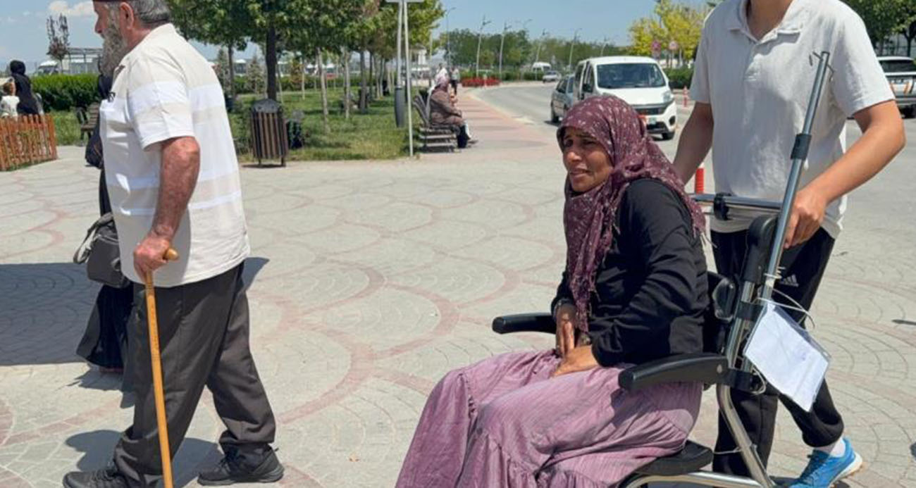 İki çocuk annesi, 2 erkek tarafından sopayla darbedildiğini iddia etti
