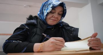 İki çocuk annesi, kızının “yapabilirsin” sözüyle üniversiteli oldu
