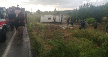 Isparta’da tur minibüsü şarampole yuvarlandı: 4 ölü, 16 yaralı