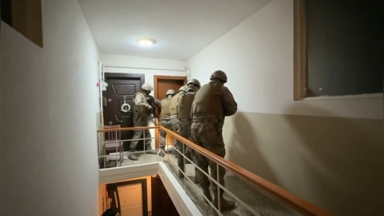 İstanbul’da organize suç örgütlerine operasyon: 27 gözaltı