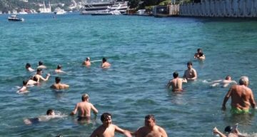 İstanbul’da termometreler 36 dereceyi gösterdi: Sıcaktan bunalan vatandaşlar sahillere akın etti