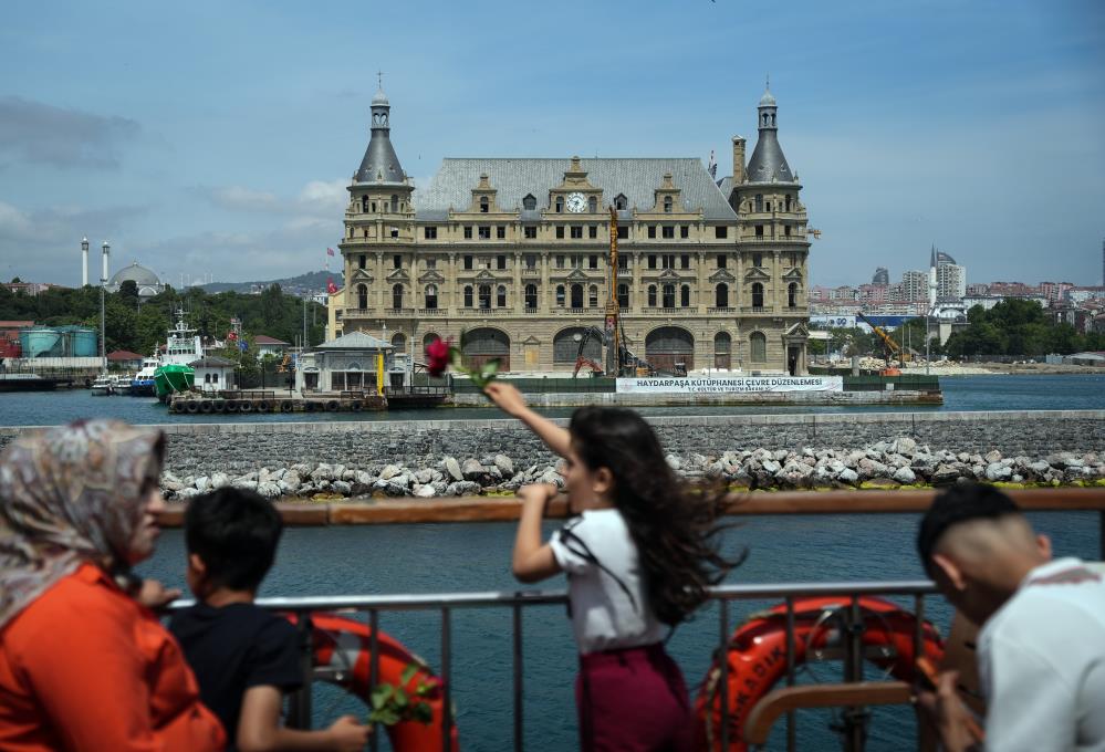 İstanbul’un simgelerinden Haydarpaşa Garı yeni yüzüne kavuştu