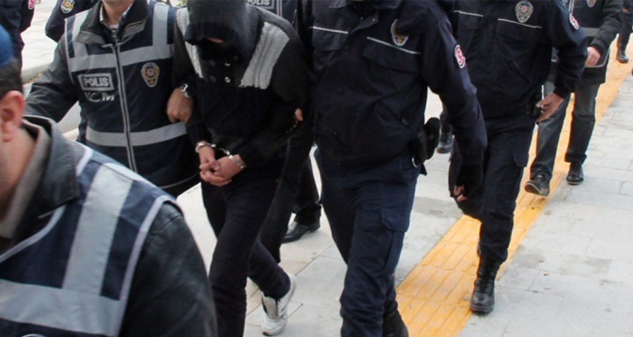İzmir’de FETÖ, yolsuzluk ve kara para operasyonu: 3 ayrı suça eş zamanlı baskın