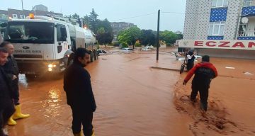 Kırşehir’de sağanak yağış sele dönüştü