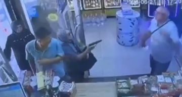 Kocasına silahla saldırmak istedi, tutukluk yapınca yakalandı: O anlar kamerada