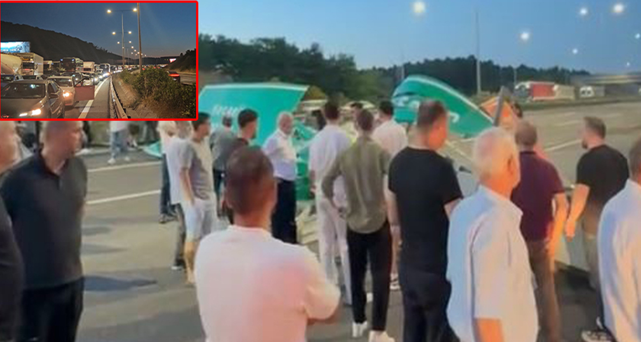 Kuzey Marmara Otoyolu’nda kamyonun çarptığı tabela devrildi: Trafik yoğunluğu oluştu