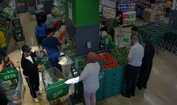 Markette çanta hırsızlığı kamerada