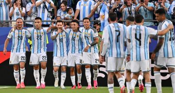 Messi’nin tarihe geçtiği maçta son şampiyon galibiyetle başladı