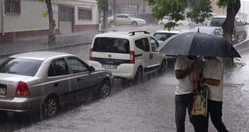 Meteoroloji uyarmıştı: Kars’ı dolu vurdu, Sanayi Bölgesi beyaza büründü