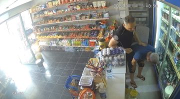 Nefes borusuna şeker kaçan bakkalı polis memuru kurtardı