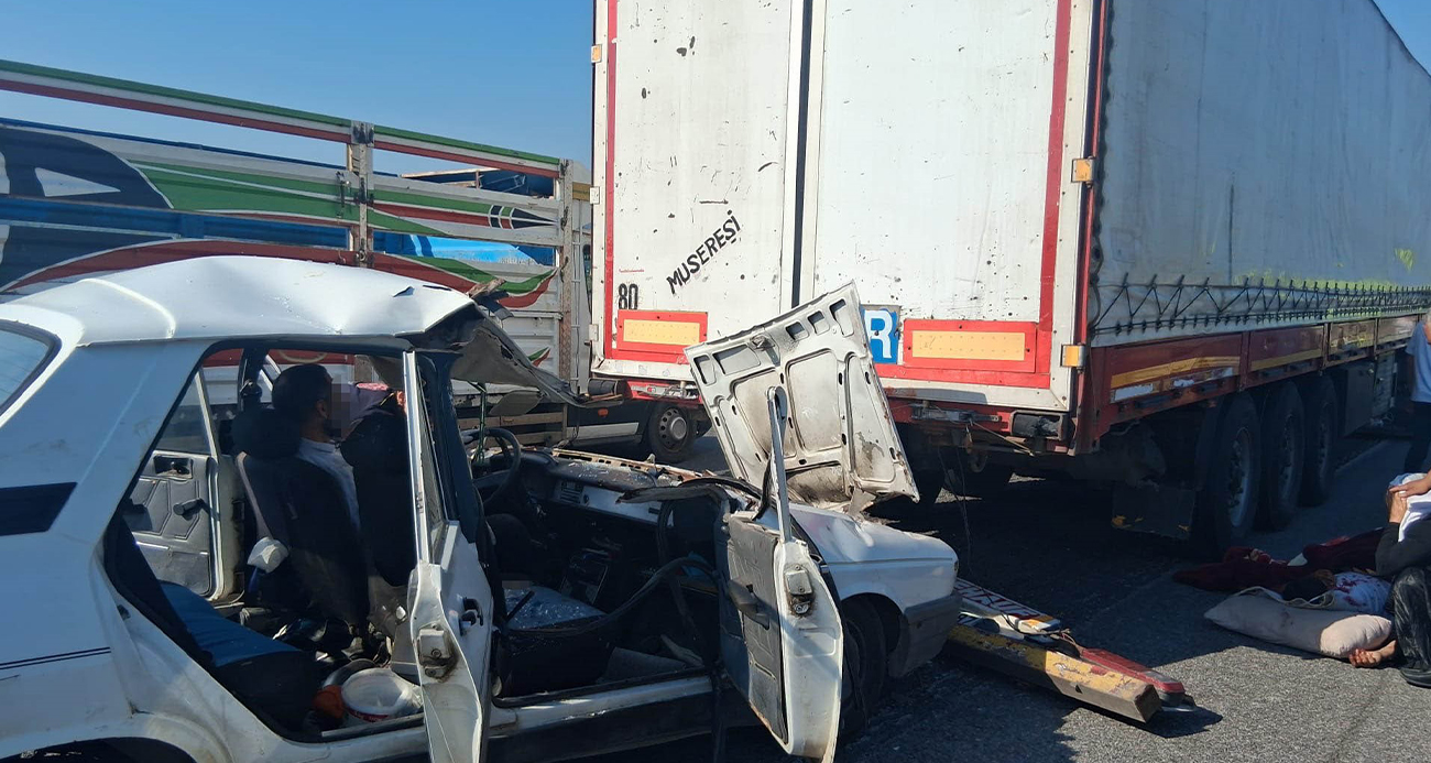 Osmaniye’de otomobil tıra çarptı: 3’ü çocuk 5 yaralı