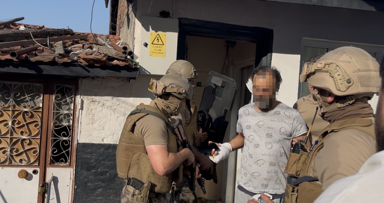 Özel harekat evi ablukaya aldı, yakalanınca “çalsaydınız açardım” dedi