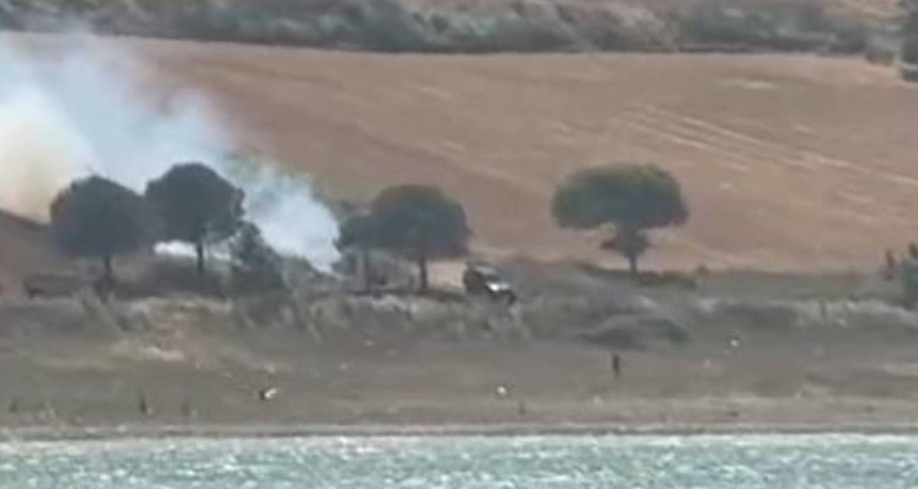 Piknik ateşi çayırlık alanı küle çevirdi