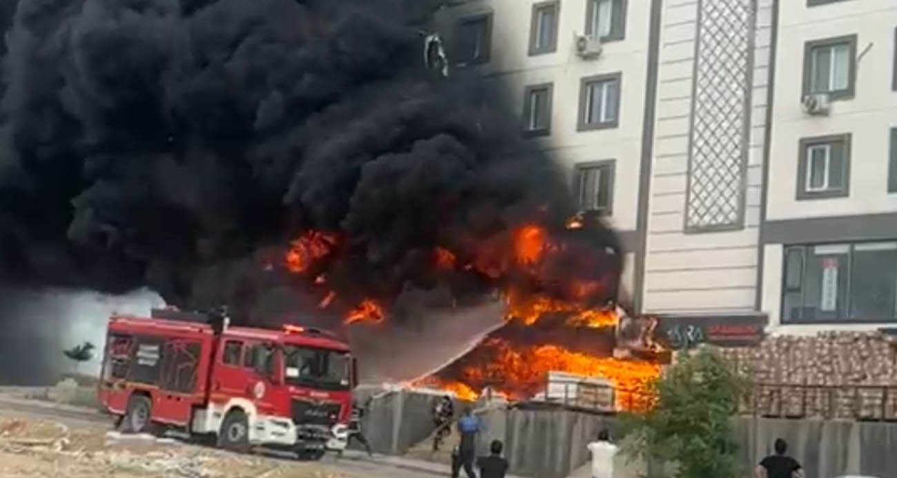 Şanlıurfa’da depoda çıkan yangın binayı sardı