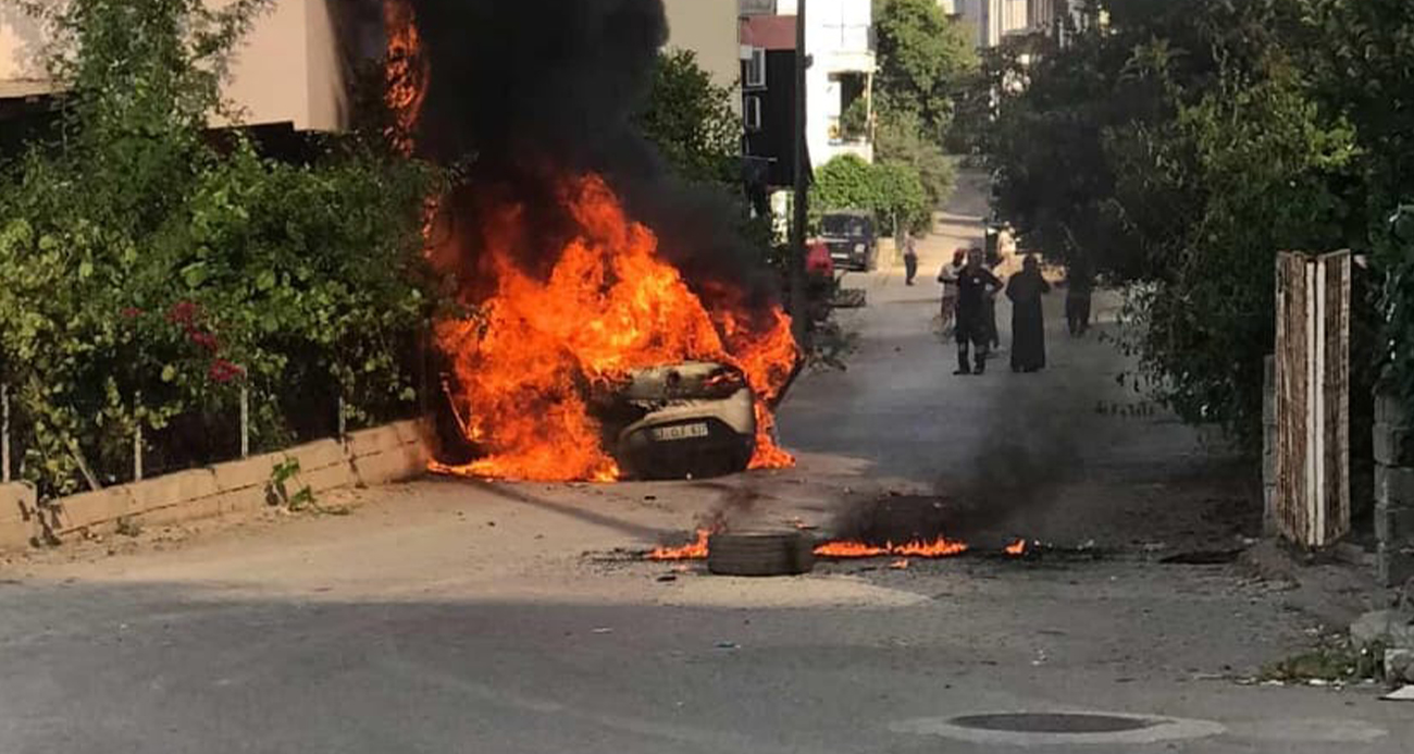 Seyir halindeyken alev topuna döndü, sürücü son anda kendini dışarı atarak kurtuldu