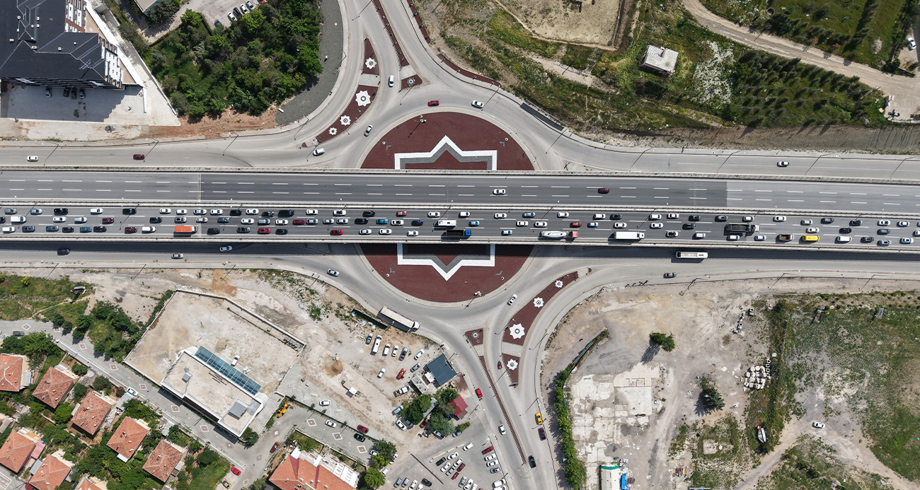 Tatil bitti, yoğunluk bitmedi: 43 ilin geçiş noktasında dönüş trafiği yaşandı
