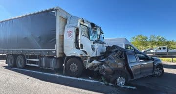 TEM Otoyolu’nda kamyon cipi önüne katıp sürükledi: 2 yaralı