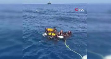 Türk gemi personeli Malta açıklarında 48 göçmeni kurtardı