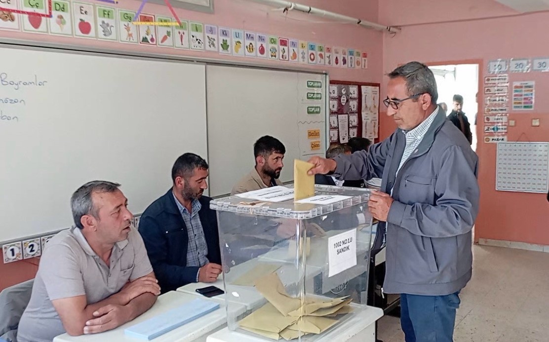 Üç ilde mini seçim yarışı… 10 bin kişi sandık başında