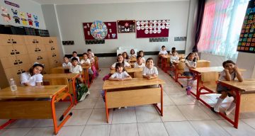 Yaklaşık 18 milyon öğrenci karnelerini alarak yaz tatiline girdi